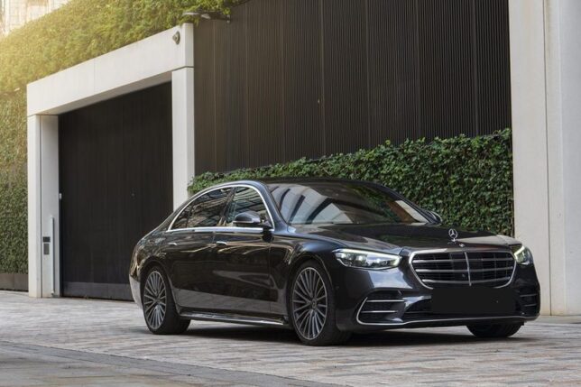 Our services in Zurich: private driver, ski transfers, tours and day trips